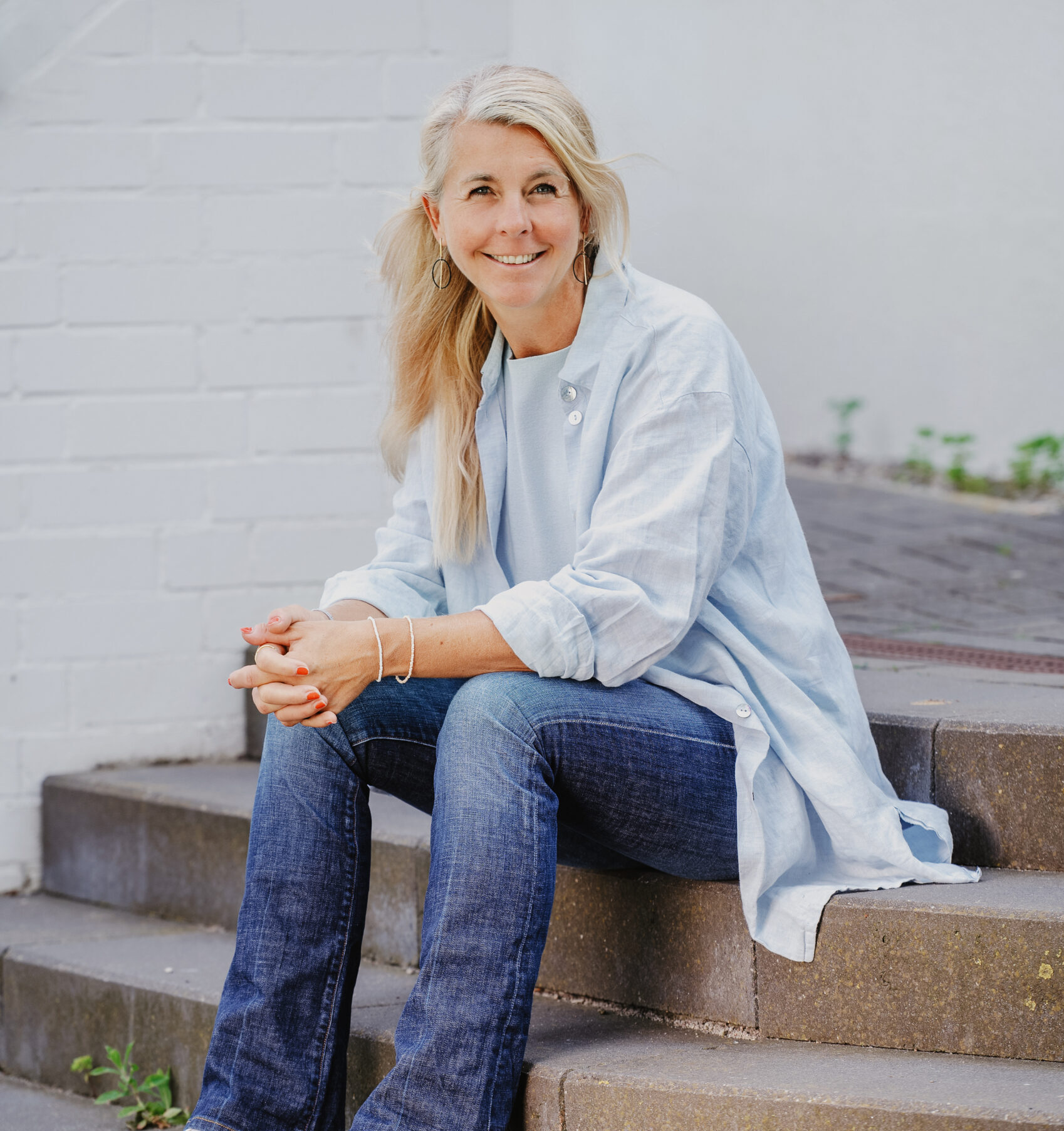 Ich sitze auf Stufen - Kirsty Wegener