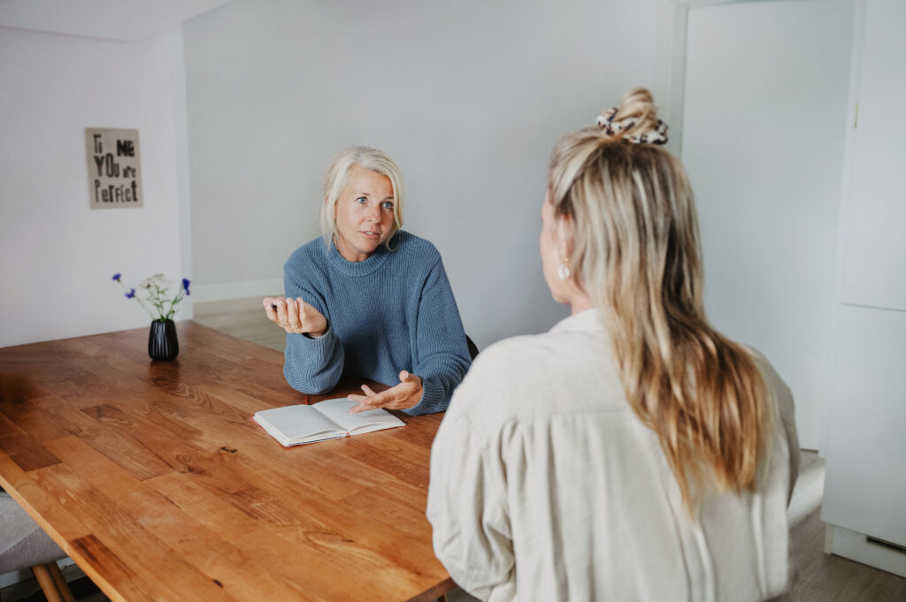 Intensive Coachingsituation am Tisch