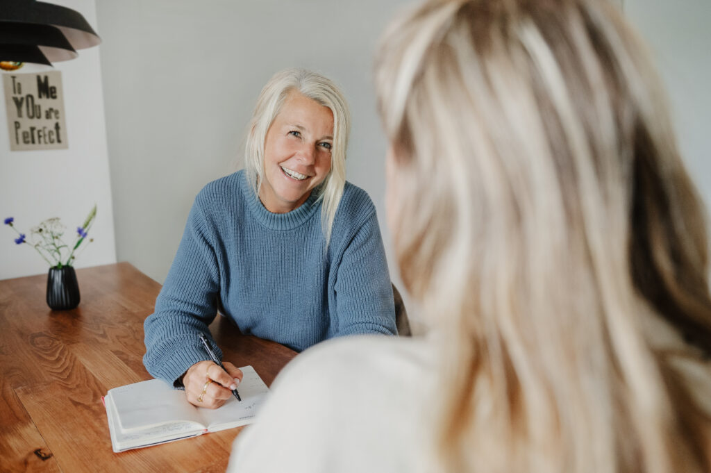 Coachingsituation am Schreibtisch