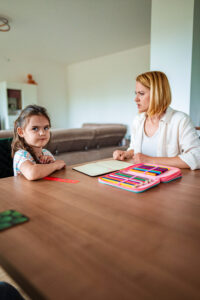 Koversation zwischen Mutter und Kind
